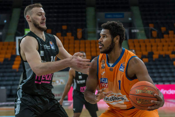 引援的本 引援的本