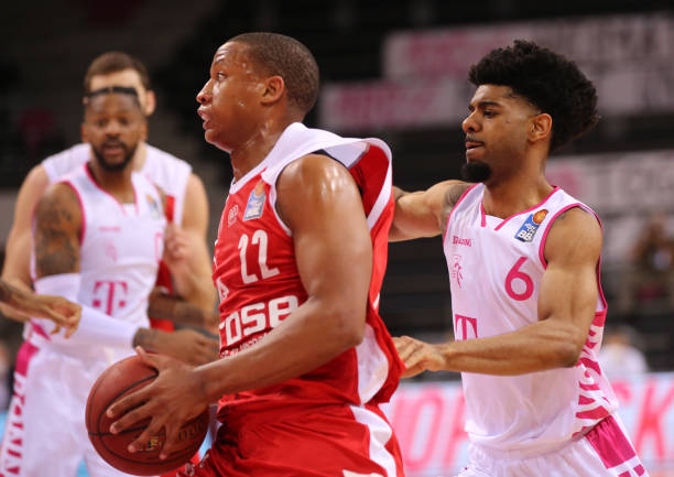 通过回顾多 通过回顾多